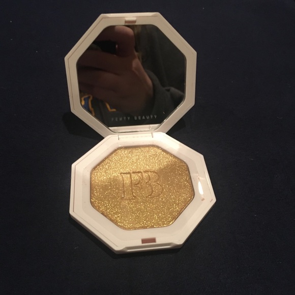 Fenty Beauty Other - Fenty Beauty Killawatt Highlighter in Trophy Wife